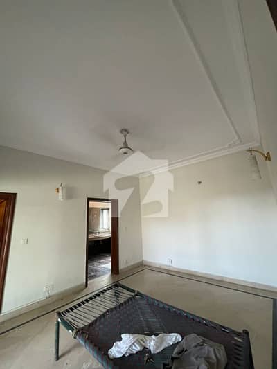 ڈی ایچ اے فیز 2 ڈیفنس (ڈی ایچ اے),لاہور میں 3 کمروں کا 1 کنال مکان 2.1 لاکھ میں کرایہ پر دستیاب ہے۔