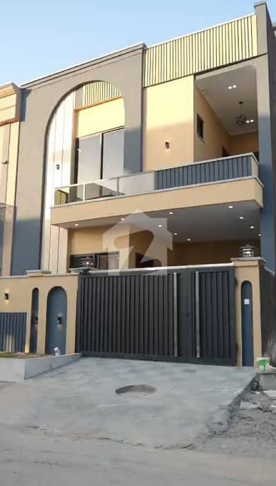 5 Marla Brand New House In FMC/B17 For Sale