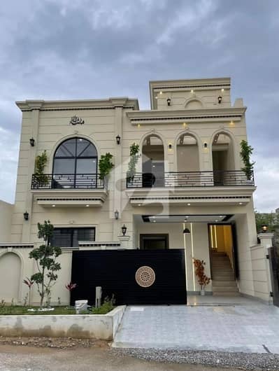بی ۔ 17 اسلام آباد میں 4 کمروں کا 8 مرلہ مکان 4.15 کروڑ میں برائے فروخت۔