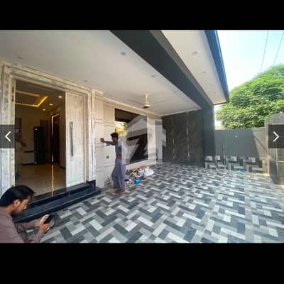 ایل ڈی اے ایوینیو لاہور میں 6 کمروں کا 10 مرلہ مکان 3.42 کروڑ میں برائے فروخت۔