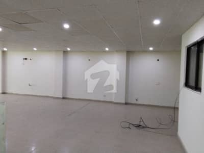 ڈی ایچ اے فیز 8 ڈیفنس (ڈی ایچ اے),لاہور میں 8 مرلہ Studio دفتر 1.4 لاکھ میں کرایہ پر دستیاب ہے۔