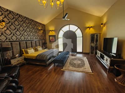 Close To Zamzama Park 1200 Yards Very Well Maintained/West Open/Huge Lawn/ Huge Parking House For Rent At Reasonable Demand