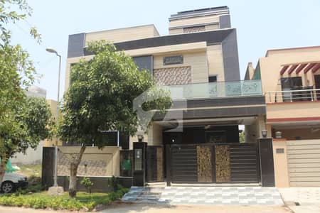New House in heart of Lahore Bahria Town ! 8 marla located near masjid and park! Ali block