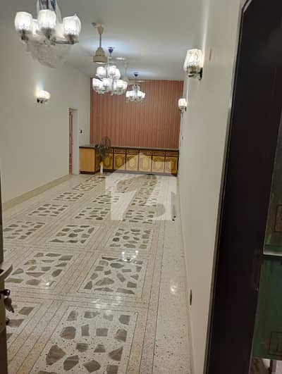 نارتھ ناظم آباد ۔ بلاک ایف نارتھ ناظم آباد,کراچی میں 7 کمروں کا 16 مرلہ مکان 2.75 لاکھ میں کرایہ پر دستیاب ہے۔