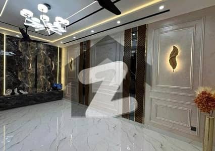 بحریہ ٹاؤن سیکٹر سی بحریہ ٹاؤن,لاہور میں 5 کمروں کا 1 کنال مکان 2.2 لاکھ میں کرایہ پر دستیاب ہے۔