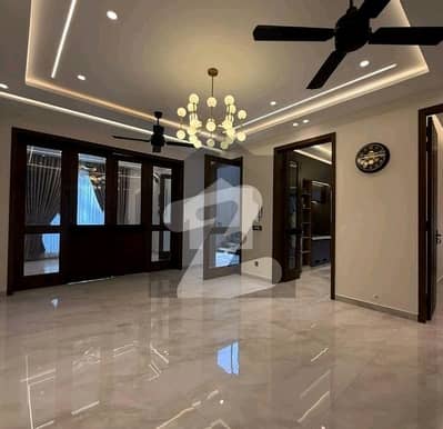 Bahria Town - Sector C Upper Portion Sized 10 Marla For Rent