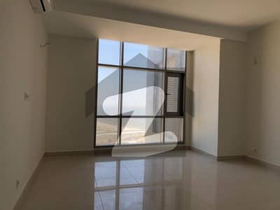 Prime Location Emaar Reef Towers 2632 Square Feet Flat Up For sale