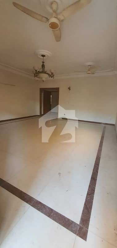 نارتھ ناظم آباد ۔ بلاک آر نارتھ ناظم آباد,کراچی میں 8 کمروں کا 8 مرلہ مکان 2.75 کروڑ میں برائے فروخت۔