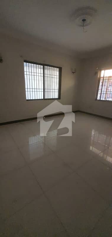 LIVABLE 200 SQ YD HOUSE FOR SALE IN BLOCK R North Nazimabad