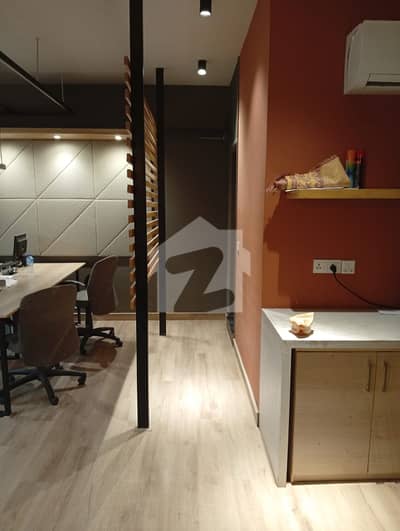 ڈی ایچ اے فیز 8 - زون اے ڈی ایچ اے فیز 8,ڈی ایچ اے ڈیفینس,کراچی میں 4 مرلہ Studio دفتر 3.5 کروڑ میں برائے فروخت۔