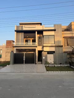 PRIME LOCATION 10 MARLA BRAND NEW HOUSE FOR SALE PRIME LOCATION 10 MARLA BRAND NEW HOUSE FOR SALE