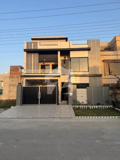 PRIME LOCATION 10 MARLA BRAND NEW HOUSE FOR SALE PRIME LOCATION 10 MARLA BRAND NEW HOUSE FOR SALE
