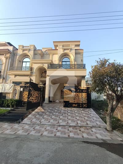 PRIME LOCATION 10 MARLA HOUSE FOR SALE PRIME LOCATION 10 MARLA HOUSE FOR SALE