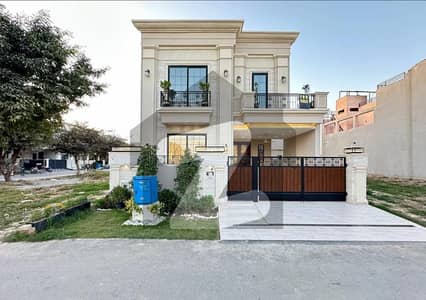 ڈی ایچ اے 11 رہبر سیکٹر 1 - بلاک اے ڈی ایچ اے 11 رہبر سیکٹر 1,ڈی ایچ اے 11 رہبر,لاہور میں 4 کمروں کا 8 مرلہ مکان 3.7 کروڑ میں برائے فروخت۔