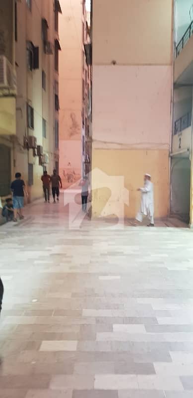 Flat For Sale 2 Bed Dd Johar Block 3A Near Munawara Chaurangi