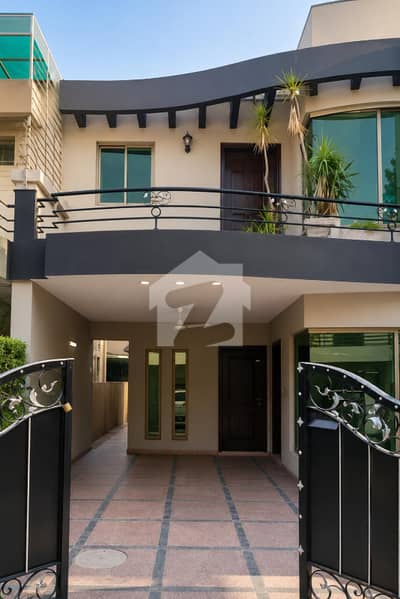 **Well-Maintained 9.5 Marla House for Sale in Green City Block A** **Well-Maintained 9.5 Marla House for Sale in Green City Block A**