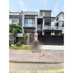 ARCHITECT DESIGN LUXURIOUS LIVING 10MARLA HOUSE FOR SALE TALHA BLOCK 60FT ROAD ALL IMPORTED ACCESSORIES MORE DETAILS CONTACT ME