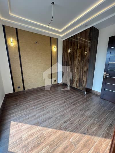 5 MARLA FULL INDEPENDENT HOUSE AVAILABLE FOR RENT IN NASHEMAN IQBAL PHASE 2 COLLEGE ROAD LAHORE