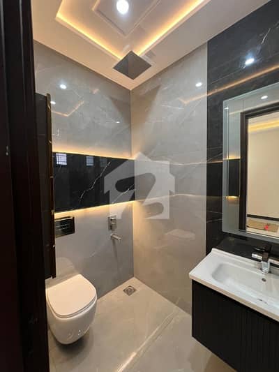 5 MARLA UPPER PORTION AVAILABLE FOR RENT IN EDEN BOULEVARD SOCIETY COLLEGE ROAD LAHORE