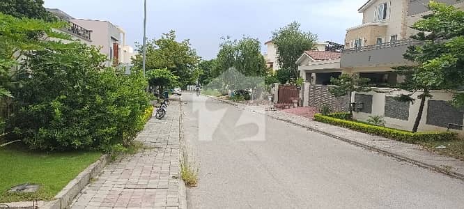 One kanal plot for sale in Dha phase good location