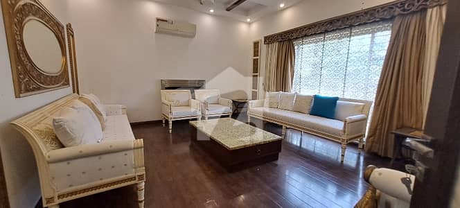 10MARLA FULLY FURNISHED HOUSE AVAILABLE FOR RENT DHA PHASE 4
