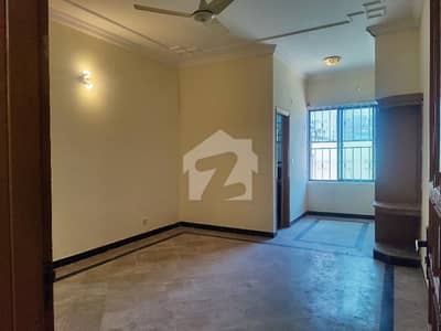 G10 Ground Portion Available For Rent 3bedrooms small famlies