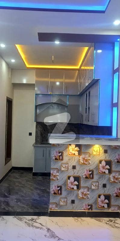 علامہ اقبال ٹاؤن گوجرانوالہ میں 5 کمروں کا 4 مرلہ مکان 1.4 کروڑ میں برائے فروخت۔