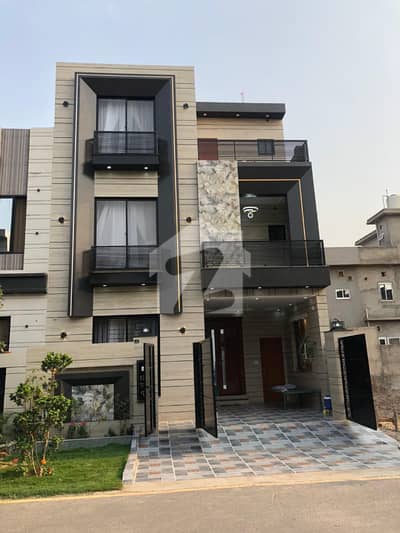 5 Marla Brand New Modern Design Lavish House For Sale In Park View City Lahore | For Discounted Price And Original Pictures Download The App "Signature Lands".