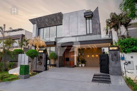 Top Quality Build Luxurious Beautiful Modern Design Villa For Sale Prime Location Near To Park Mosque Commercial