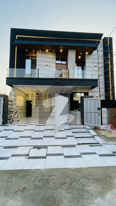 10 Marla Ultra Modern House Prime Location For Sale