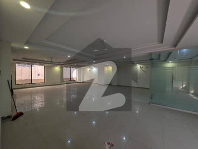 بحریہ ٹاؤن فیز 7 بحریہ ٹاؤن راولپنڈی,راولپنڈی میں 8 مرلہ Studio دفتر 1.4 لاکھ میں کرایہ پر دستیاب ہے۔
