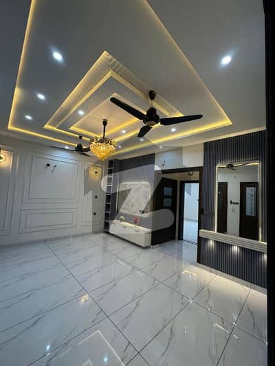 10 MARLA BRAND NEW LUXURY HOUSE FOR SALE