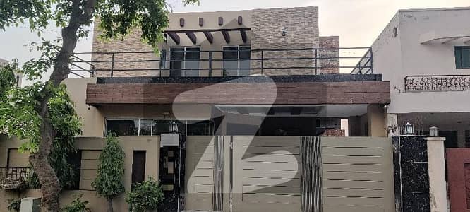 ڈی ایچ اے فیز 4 ڈیفنس (ڈی ایچ اے),لاہور میں 4 کمروں کا 10 مرلہ مکان 2.0 لاکھ میں کرایہ پر دستیاب ہے۔