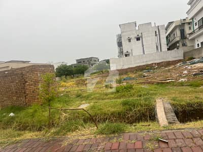 ڈی ایچ اے فیز 3 ۔ بلاک بی ڈی ایچ اے ڈیفینس فیز 3,ڈی ایچ اے ڈیفینس,اسلام آباد میں 2 کنال رہائشی پلاٹ 6.0 کروڑ میں برائے فروخت۔
