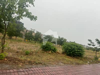 ڈی ایچ اے فیز 3 ۔ بلاک بی ڈی ایچ اے ڈیفینس فیز 3,ڈی ایچ اے ڈیفینس,اسلام آباد میں 1 کنال رہائشی پلاٹ 2.7 کروڑ میں برائے فروخت۔