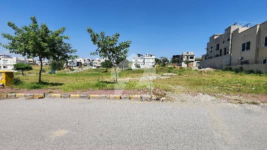 ڈی ایچ اے فیز 3 ۔ بلاک بی ڈی ایچ اے ڈیفینس فیز 3,ڈی ایچ اے ڈیفینس,اسلام آباد میں 11 مرلہ رہائشی پلاٹ 1.9 کروڑ میں برائے فروخت۔