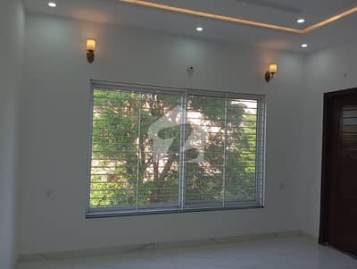 10 MARLA BRAND NEW LUXURY HOUSE FOR SALE