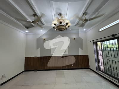 جی ۔ 13 اسلام آباد میں 3 کمروں کا 4 مرلہ مکان 1.05 لاکھ میں کرایہ پر دستیاب ہے۔
