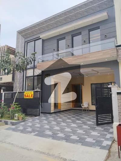 8 Marla Spacious House Is Available In Faisal Town - F-18 For Sale