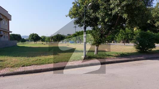بحریہ گرینز۔ اوورسیز انکلیو - سیکٹر 5 بحریہ گرینز۔ اوورسیز انکلیو,بحریہ ٹاؤن فیز 8,بحریہ ٹاؤن راولپنڈی,راولپنڈی میں 10 مرلہ رہائشی پلاٹ 1.85 کروڑ میں برائے فروخت۔