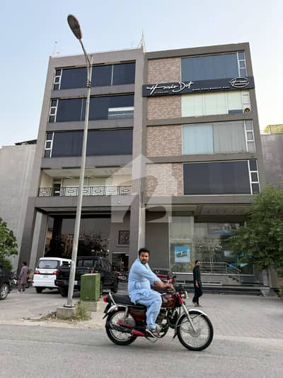 ڈی ایچ اے فیز 8 - کمرشل براڈوے ڈی ایچ اے فیز 8,ڈیفنس (ڈی ایچ اے),لاہور میں 4 مرلہ Studio دفتر 50.0 ہزار میں کرایہ پر دستیاب ہے۔