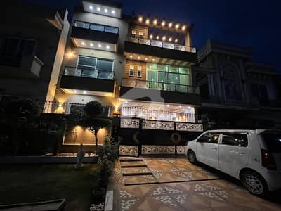 ایل ڈی اے ایوینیو ۔ بلاک جے ایل ڈی اے ایوینیو,لاہور میں 6 کمروں کا 10 مرلہ مکان 3.6 کروڑ میں برائے فروخت۔