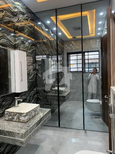 10 MARLA BRAND NEW FULL HOUSE FOR RENT IN OVERSES A BLOCK BAHRIA TOWN LAHORE