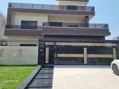G-13 500 Square Yard Main Location 6 Bed House Available For Sale