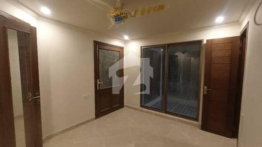 Buy A Prime Location 1800 Square Feet Flat For Rent In Gulberg Greens - Block C