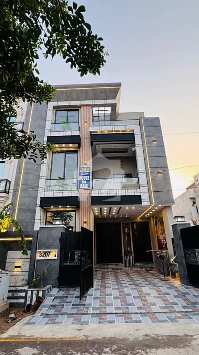 5 Marla Luxury Brand New Triple Storey House For Sale In Rose Block, Park View City Lahore