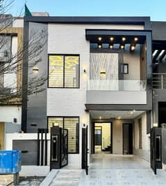 **5 Marla Luxury House For Sale In Park View City, Lahore. **