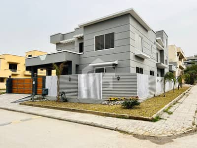 Well Maintained Beautiful Corner House Near Mcdonalds For Sale