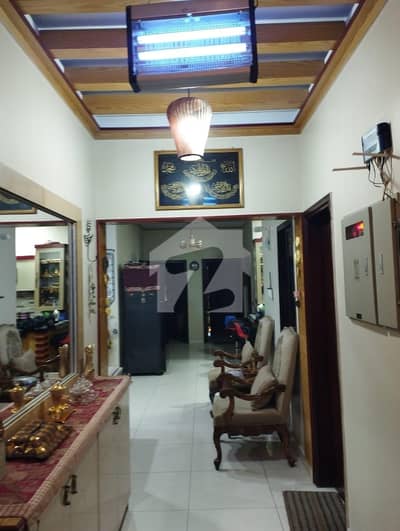 صائمہ جناح ایونیو یونیورسٹی روڈ,کراچی میں 3 کمروں کا 10 مرلہ فلیٹ 3.45 کروڑ میں برائے فروخت۔