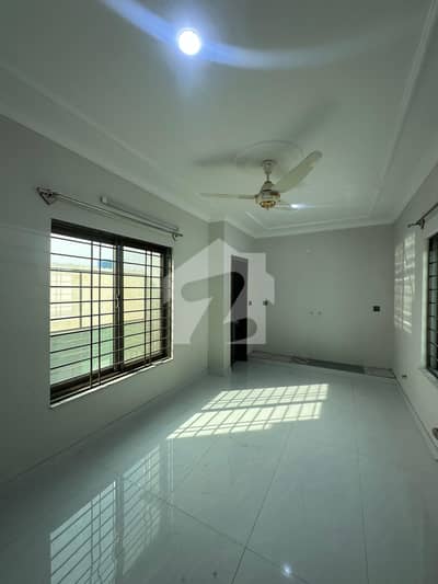 1st Floor +2nd Floor For Rent 7 Marla